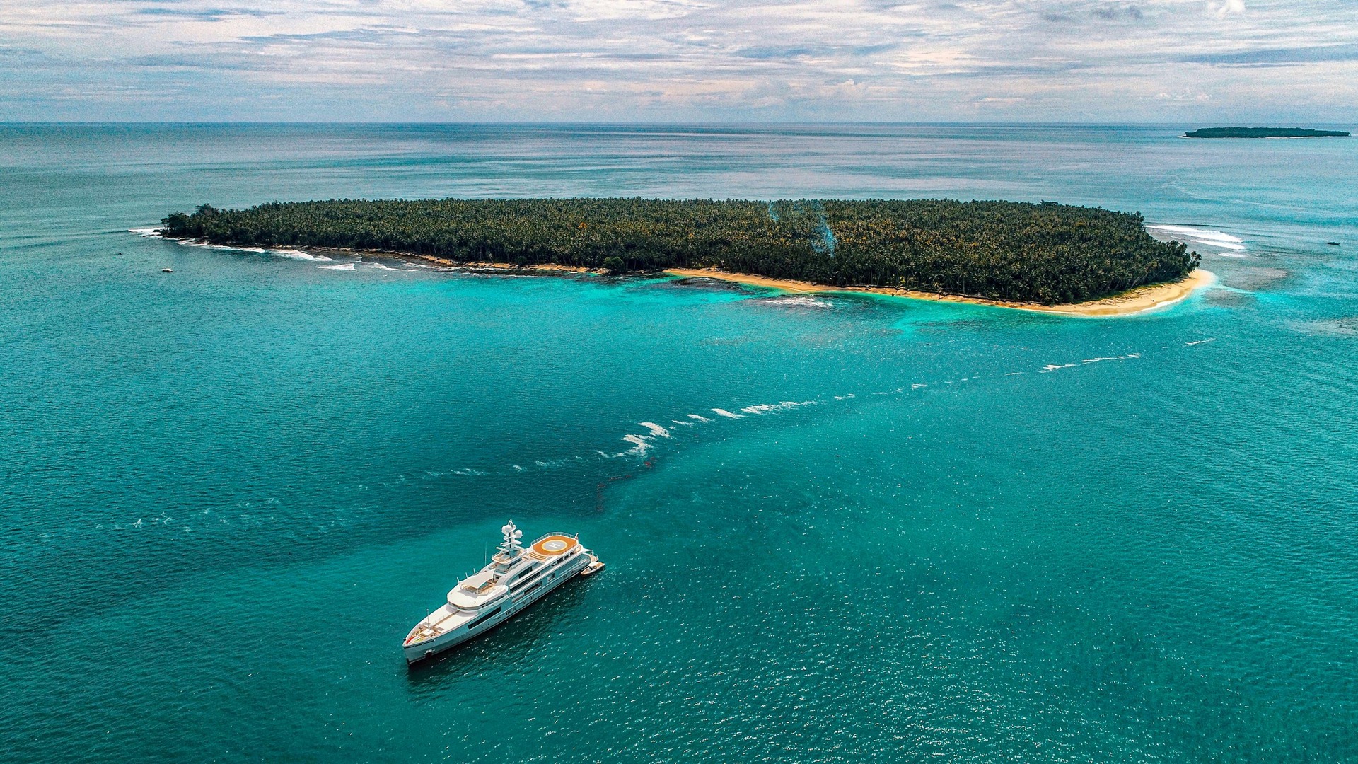 the-lighthouse-cloudbreak-aerial