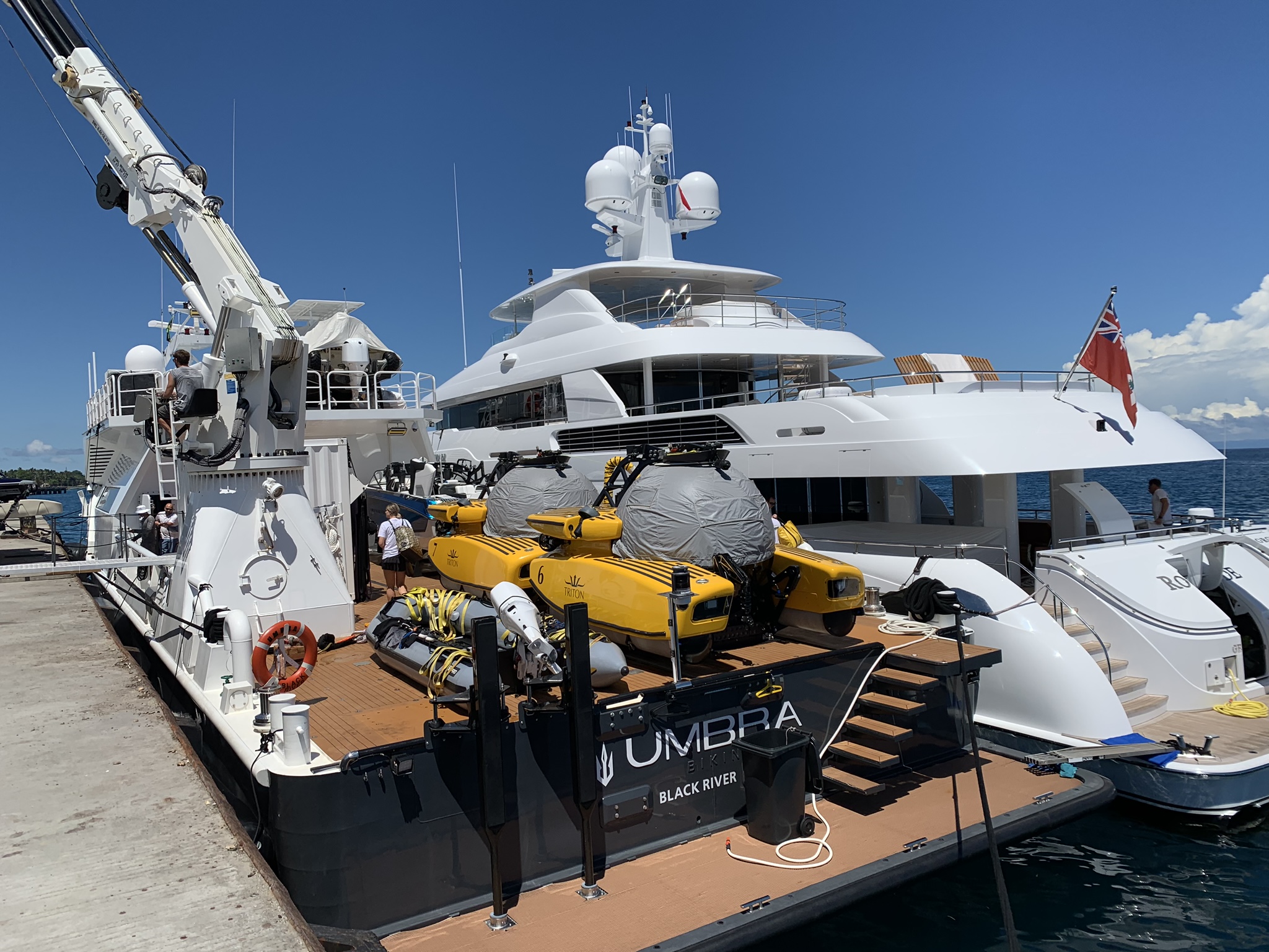 superyacht-support-vessel-umbra