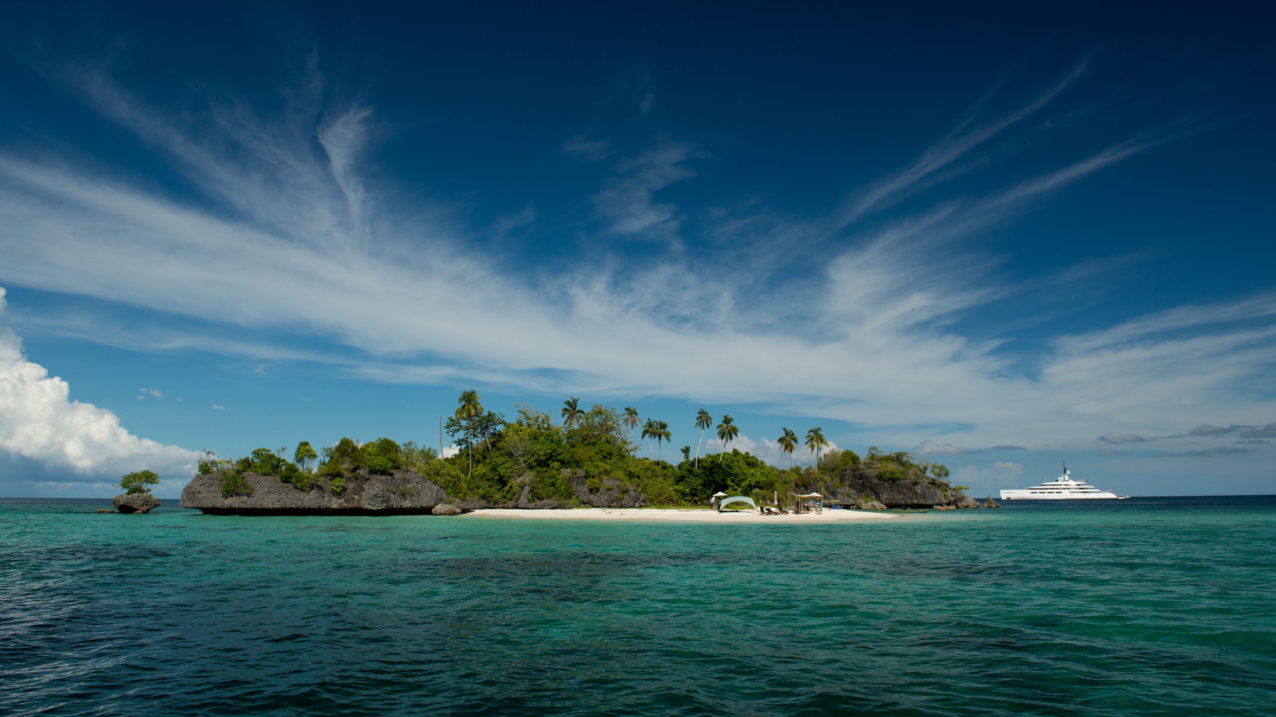 tropical-island-with-yacht-and-palm-trees-raja-ampat