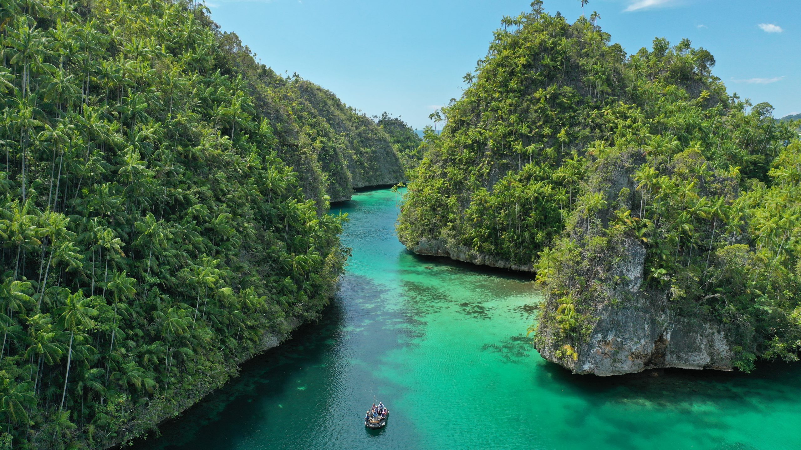 tropical-lagoon-between-limestone-cliffs-strachan-west-papua